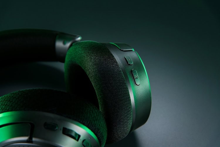 INTRODUCING THE RAZER KRAKEN V4 LINE 