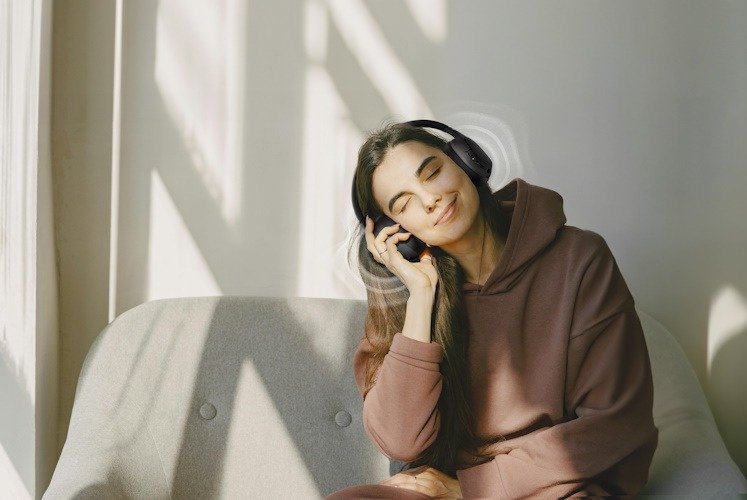 PNG Version AUD008fqBK soundform isolate noise cancelling over ear headphones env03 PNG Version AUD008fqBK soundform isolate noise cancelling over ear headphones env03