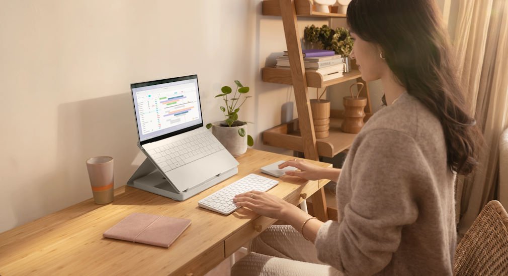 person using casa pop up desk nordic calm 2