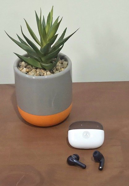 Moto Buds 2 - Earbuds That Fit Into Life