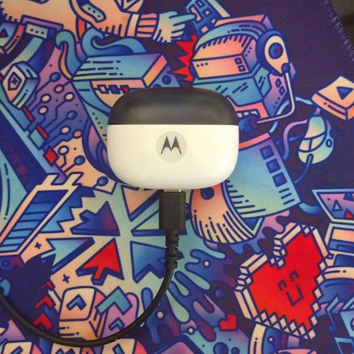 Moto Buds 2 - Earbuds That Fit Into Life