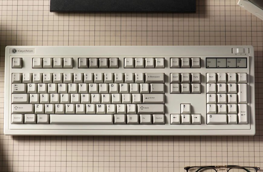 Keychron R6 QMK Wireless Mechanical Keyboard – Retro Soul, Modern Muscle