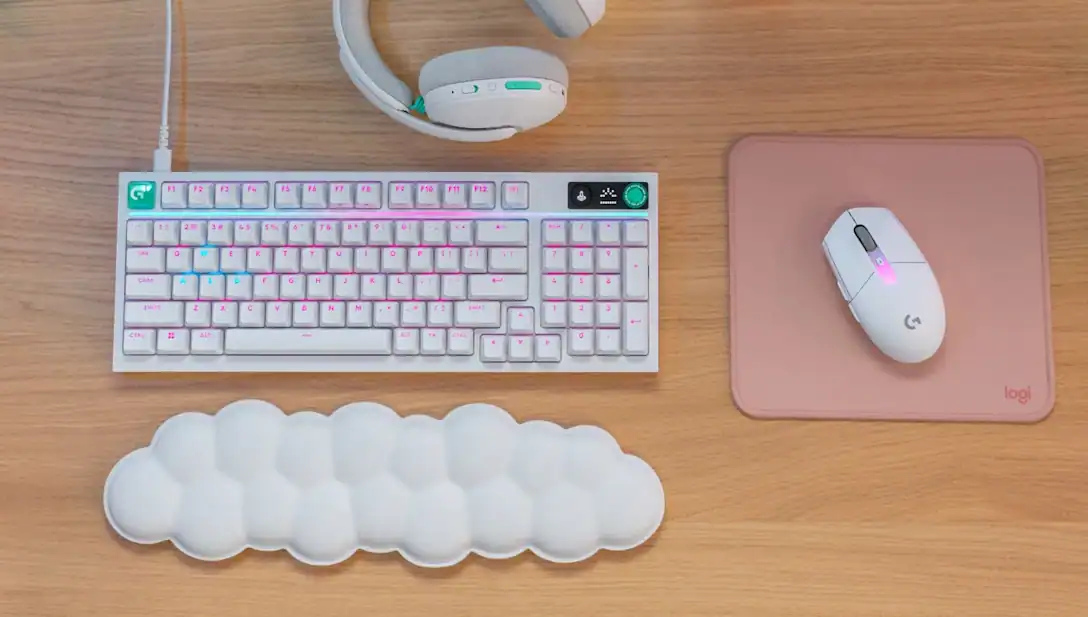 g305 x superlight white lifestyle gallery 5 Logitech G305 X - A Familiar Favourite Gets a Modern Upgrade