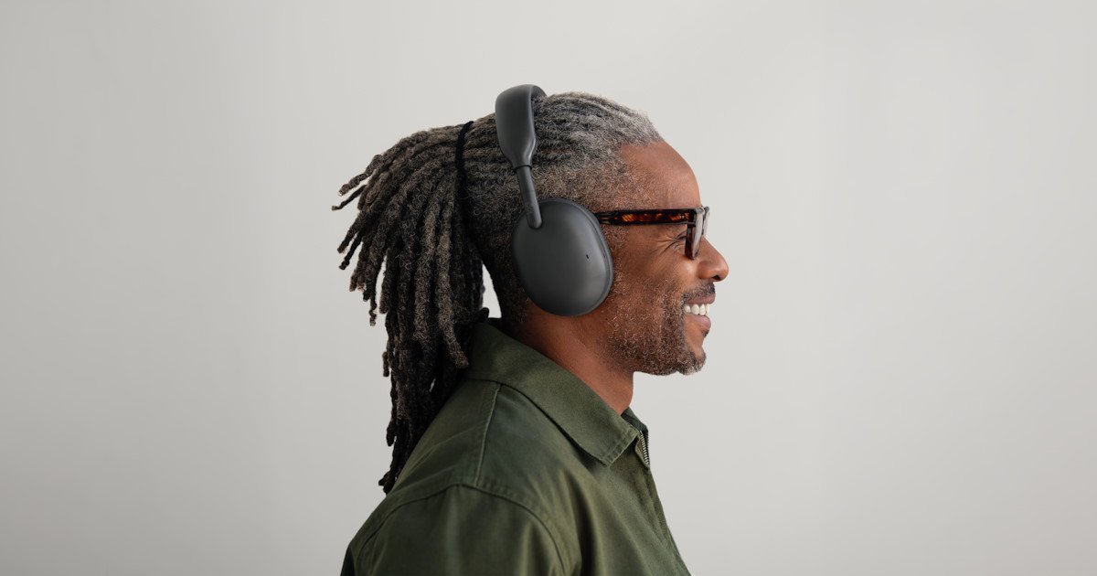 New Zone Vibe Pro: Logitech's All-Day Headset That Shifts Between Work and Life